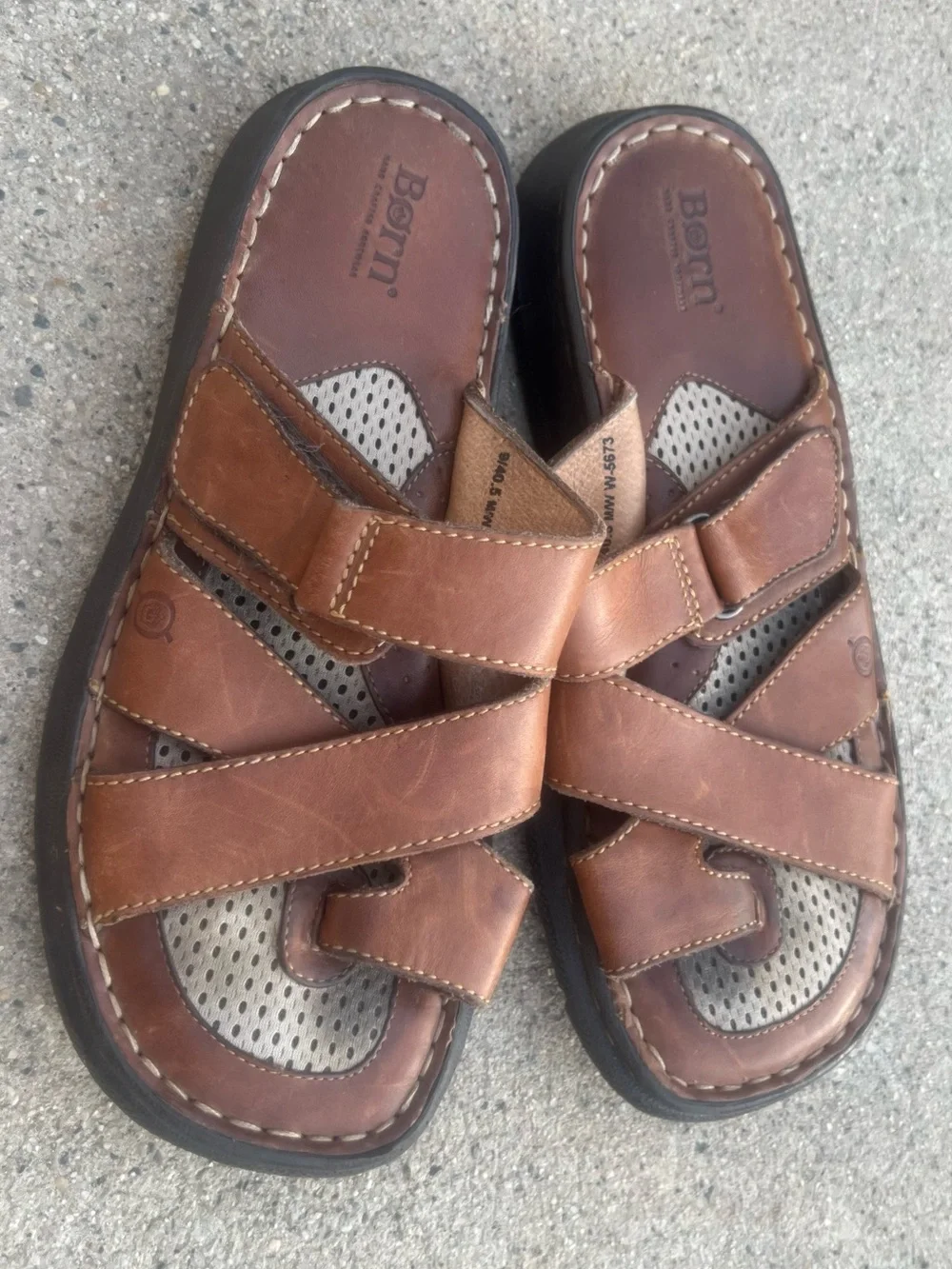 Born Mens Size 9 Brown Leather Toe Loop Slide Sandals Comfort Shoes W-5673